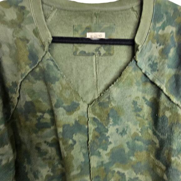 PILCRO Anthropologie Camo Reworked Popover V-Neck Boxy Hi-Low Sweatshirt Size L - Picture 3 of 10